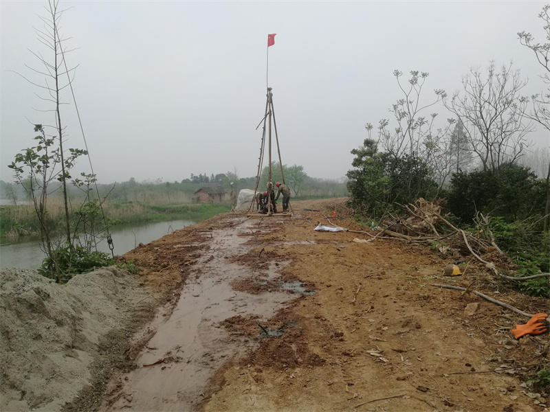 湖南小山建設(shè)有限公司,承接水利水電工程,承接河湖疏浚工程,機(jī)械設(shè)備租賃,建材銷(xiāo)售,小山建設(shè)